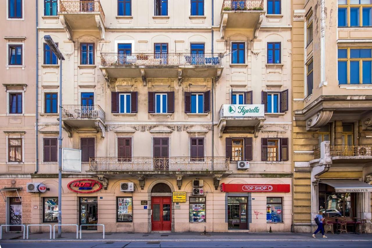 Apartments Black & White, Cherry & Blue Rijeka Exterior photo